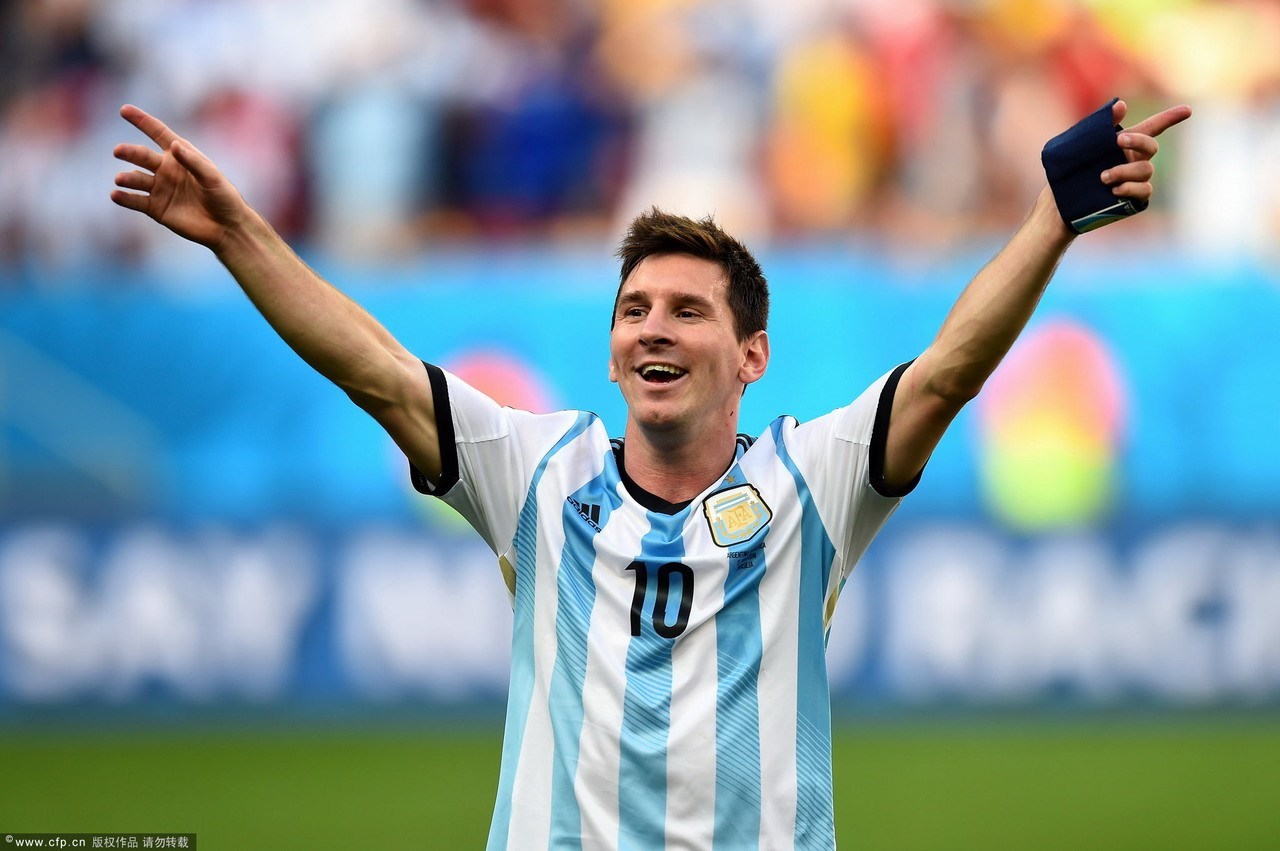 人气演员张凌赫书法惹争议, 笔墨被赞大有功力, 网友却说判若两人